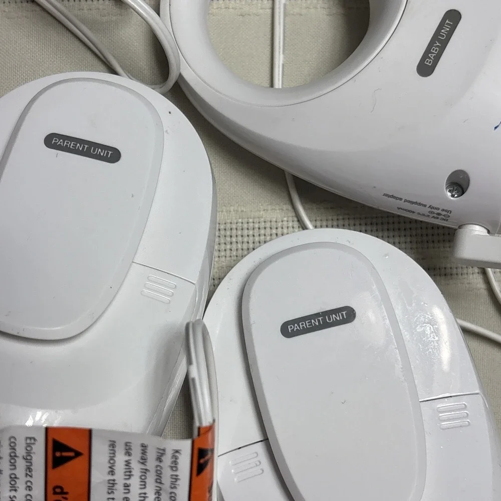 VTech DM1111 Enhanced Digital Audio Baby Monitor - White 2 Parent Units 1 Baby